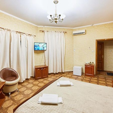 Hotel Barbaris Киев Екстериор снимка